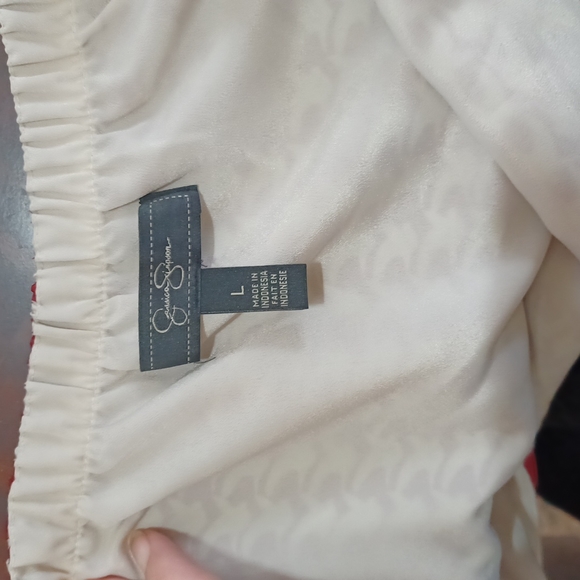 Cute halter top - Picture 4 of 4